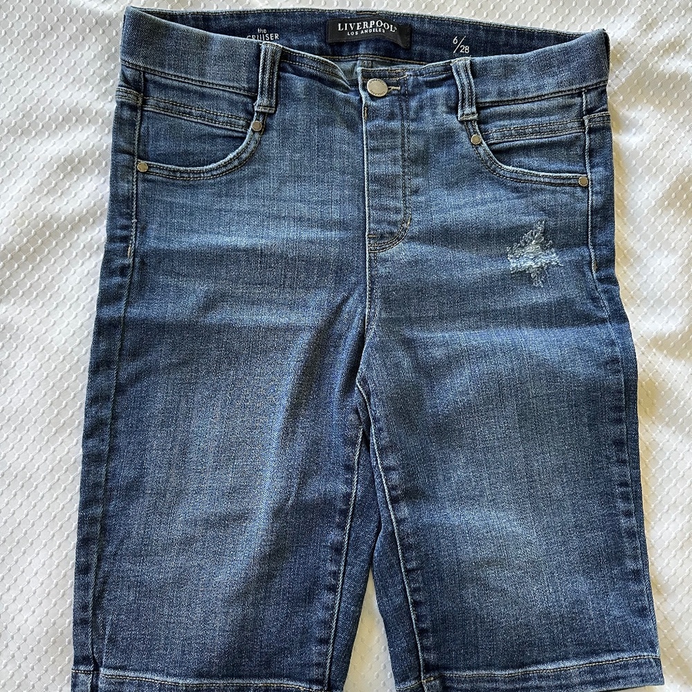 Liverpool Jeans "Pull-On" Cruiser Jean Shorts Size 6 /28 10 inch Inseam
